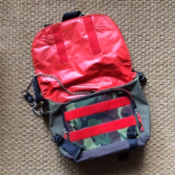 *SOLD!* Parcel Camo/Orange/Yellow Messenger Bag - Picture 3 of 8